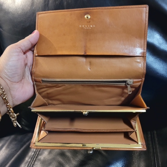 Good used condition Vintage Celine Triomphe Long Wallet with kisslock - Picture 7 of 16